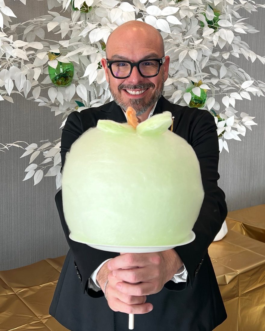 Melania Cotton Candy &ndash; Bigger than your head!