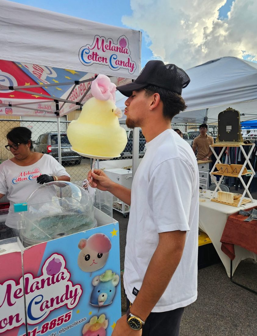 Melania Cotton Candy &ndash; Spinning live on-site