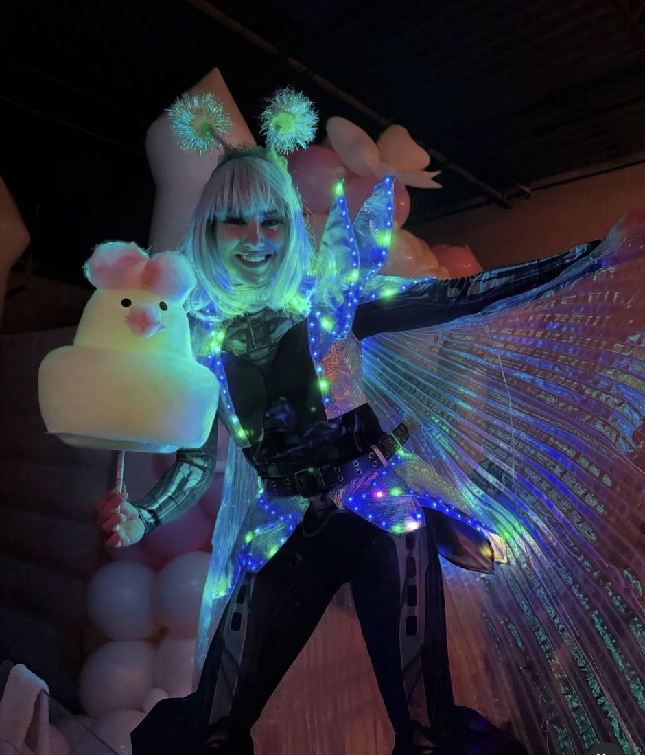 Melania Cotton Candy &ndash; Light-up evening performance